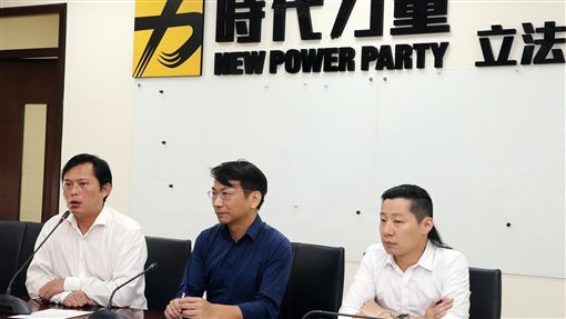 “台独”政党提案称持大陆居住证者要除台籍 台媒：变相惩罚台湾人