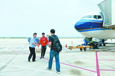 预定航班撞鸟 活体肺源安全抵汉