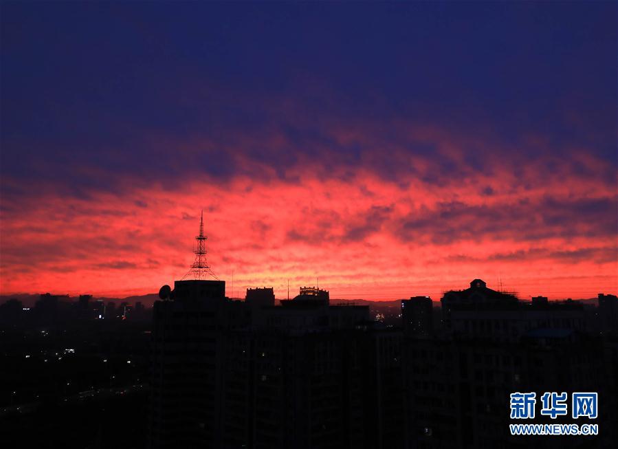 北京雨后晚霞醉人