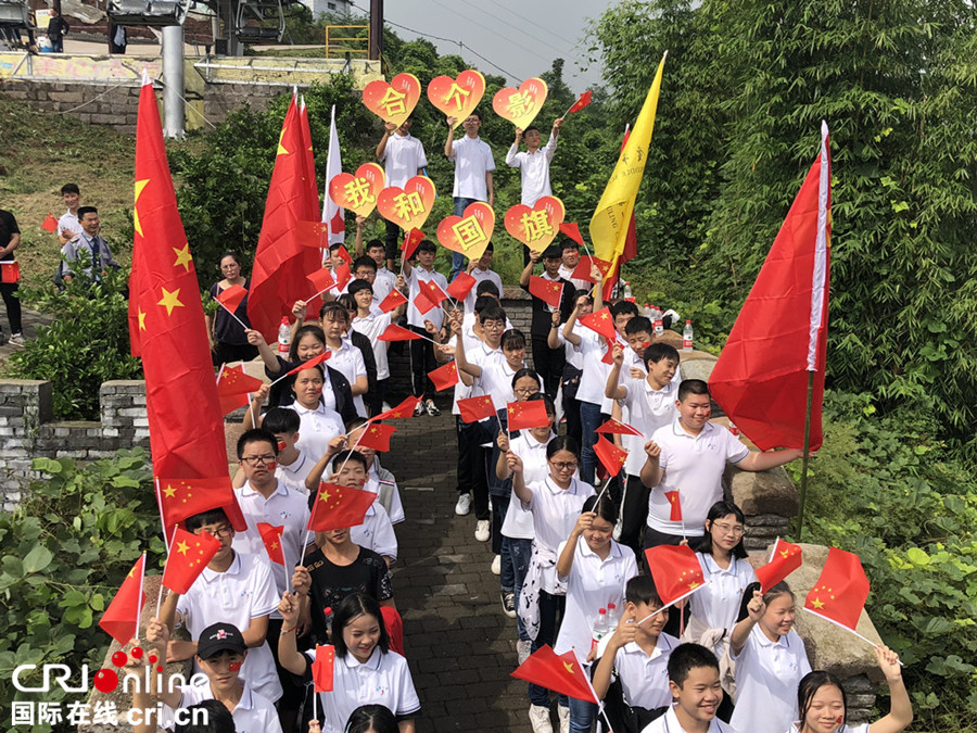 发无边栏【区县联动】【涪陵】重庆涪陵美心红酒小镇举行国庆主题活动