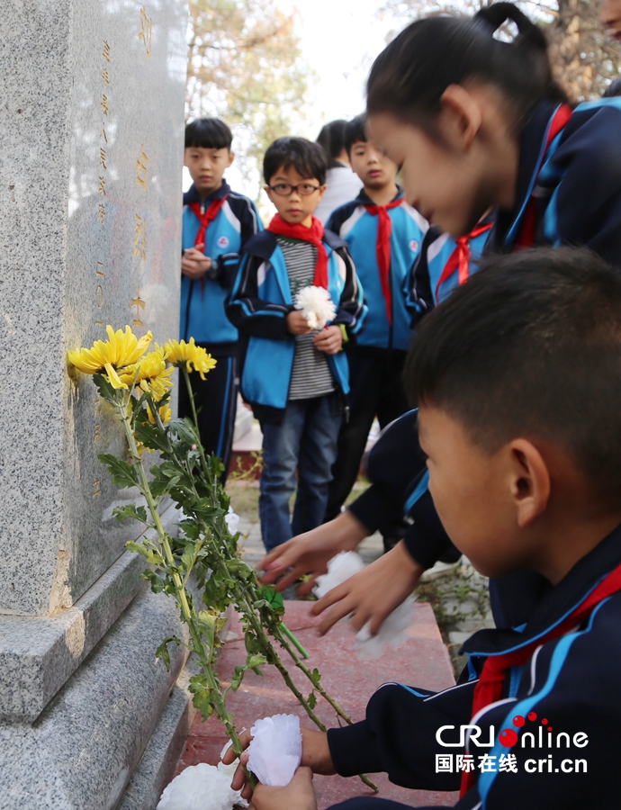 【要闻-文字列表】烈士纪念日： 鲜花祭英烈 缅怀先烈 不负英魂