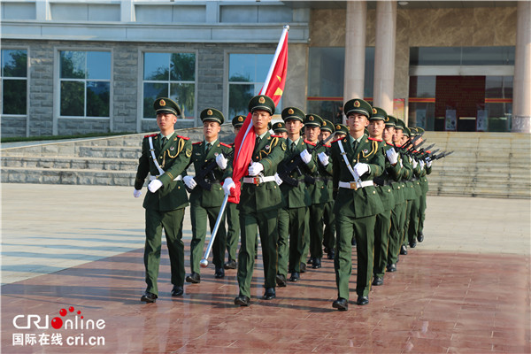 【唐已审】【供稿】武警崇左支队举行国庆升旗仪式