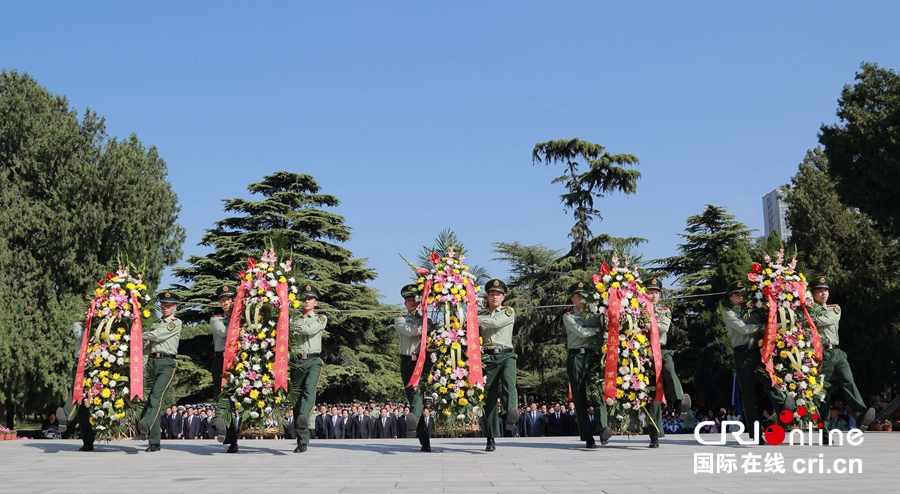 【 河南在线列表】【移动图片】新乡市各界在国家公祭日祭奠先烈