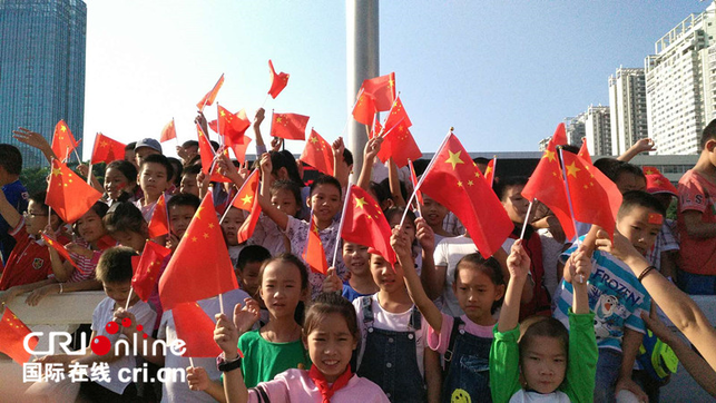 【唐已审】【原创】南宁市民群众同庆新中国69岁生日