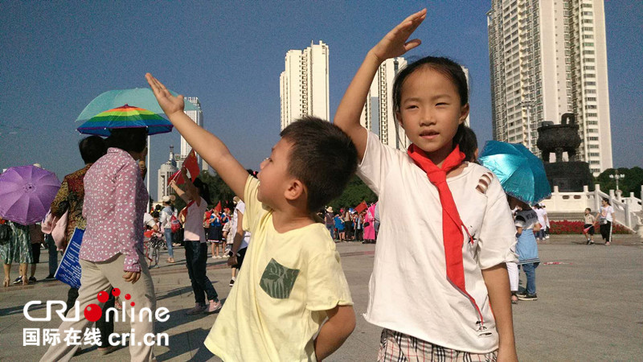 【唐已审】【原创】南宁市民群众同庆新中国69岁生日