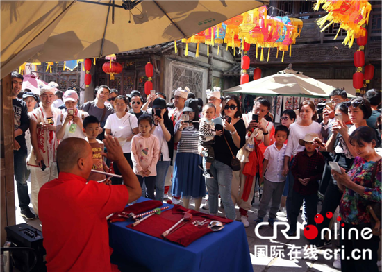 （供稿 旅游列表 三吴大地镇江 移动版）多国民俗亮相镇江宝华山第三届国际民俗文化节