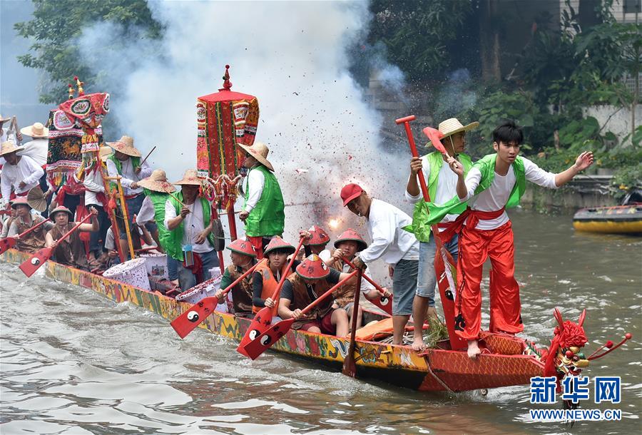 广州：游龙行舟迎端午