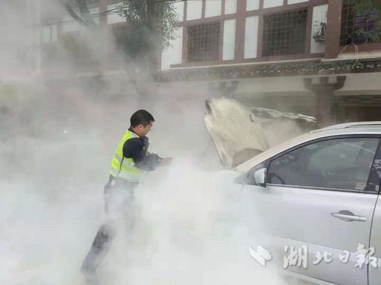 黄金周日均4万余警力在岗！湖北拥堵警情较2017年显著下降