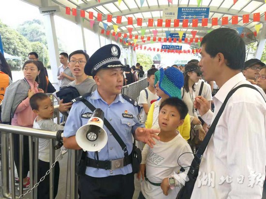 黄金周日均4万余警力在岗！湖北拥堵警情较2017年显著下降