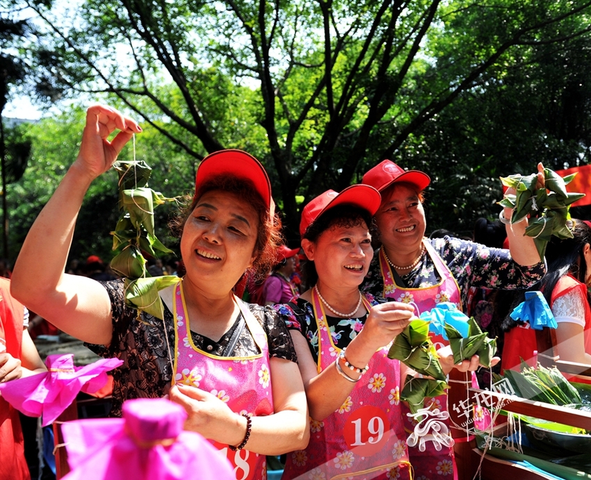 【区县联动】【九龙坡】九龙坡黄桷坪街道比赛包粽子 分享端午的味道【区县联动】【九龙坡】九龙坡黄桷坪街道比赛包粽子