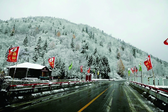 亚布力雪乡镜泊湖等景区迎来首场雪