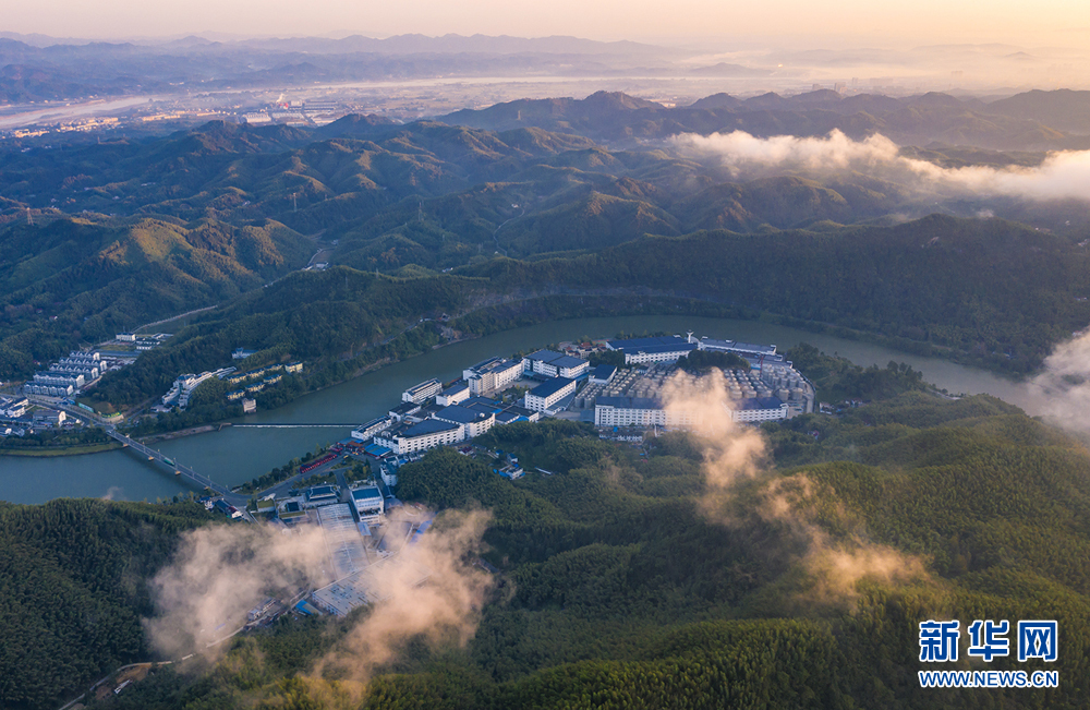 安徽佛子岭：巍巍大别山 层层秋意浓