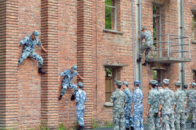 （文末有封面图）【与军运同行】【强军风采—图片】五大洲留学生学会中国话