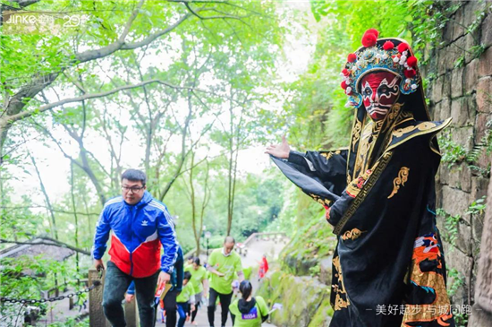 【房产资讯】【房产汽车列表】金科“万里城墙跑”首站钓鱼城开跑