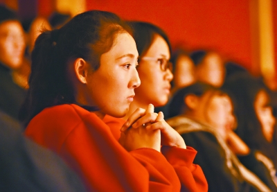 “百万大学生看武汉”活动启动 千余大学生欣赏专场音乐会 让青年学子看武汉爱武汉留武汉