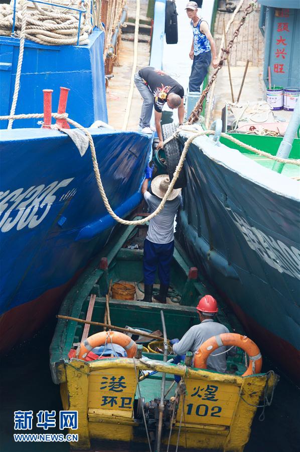 福建：清理海漂垃圾 守护蔚蓝海洋