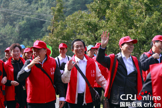 【cri专稿 列表】让老人老有所乐 重庆北碚三圣镇举办重阳登高活动