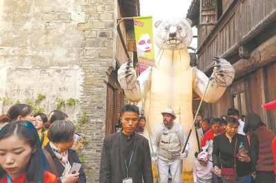 乌镇戏剧节开幕：角角落落都是戏 有你中意的么