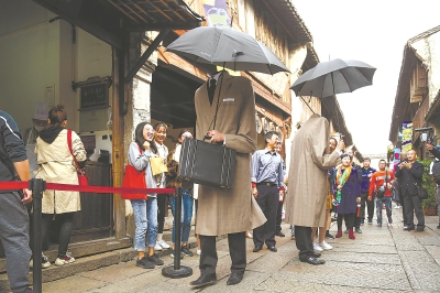 乌镇戏剧节开幕：角角落落都是戏 有你中意的么