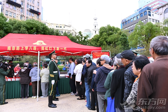 长篇报告文学《风展红旗》首发仪式在沪举行