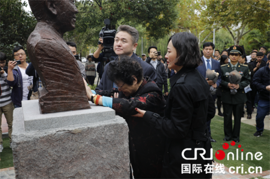 （供稿 社会广角列表 三吴大地南京 移动版）著名核科学家陈达院士塑像在南京航空航天大学揭幕