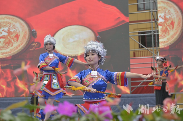 舞起来 土家茶乡女儿会燃情启幕