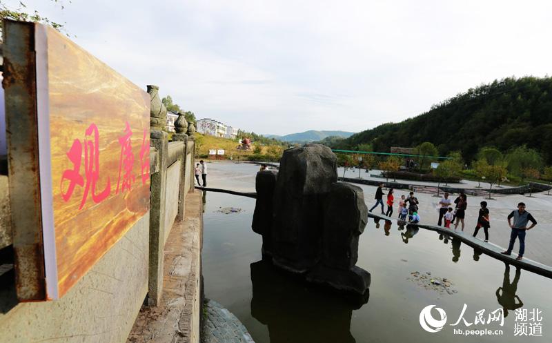 湖北竹山：生态龙井 如画新村