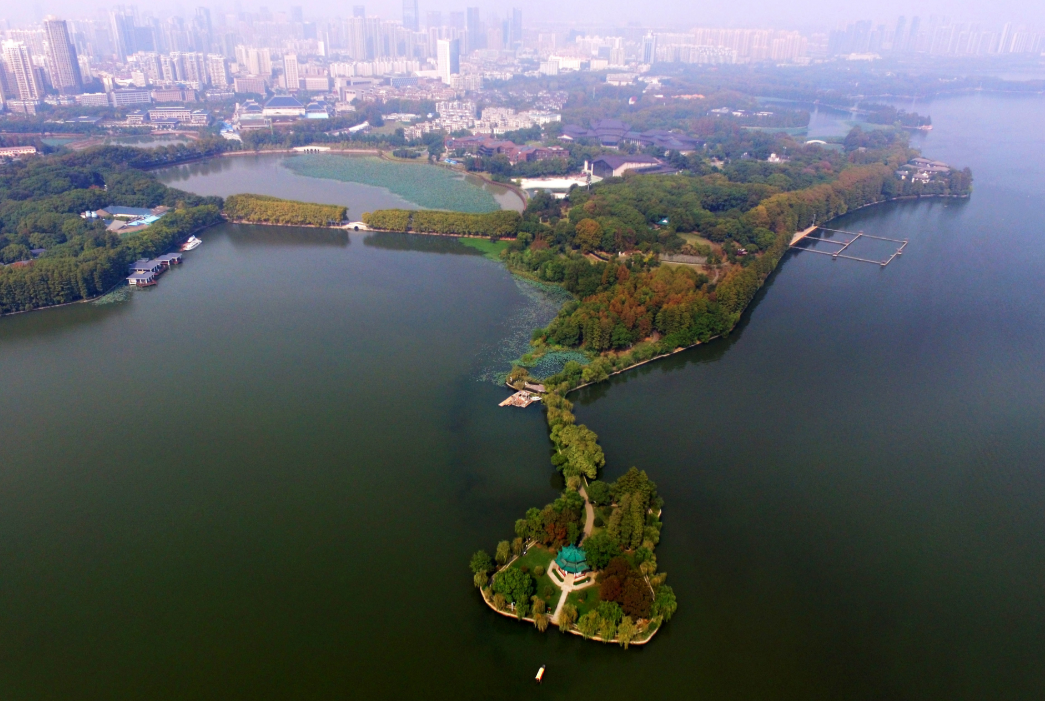 又到秋色斑斓时 东湖美景醉游人