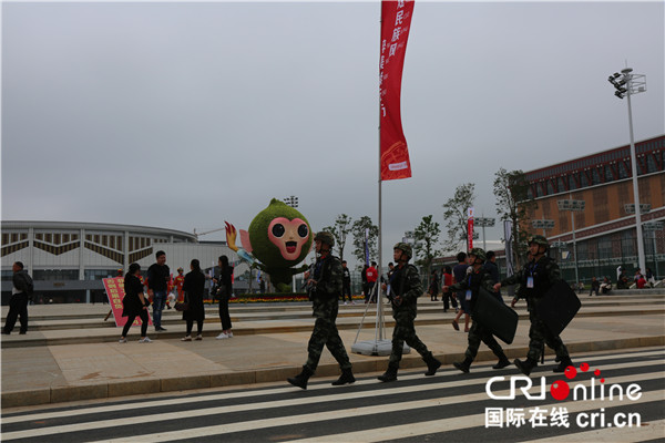 【唐已审】【供稿】广西民运会开幕 武警官兵保驾护航