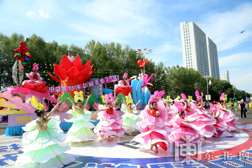 【龙江要闻】中俄文化大集花车巡游暨中俄民族风情展演盛装开幕