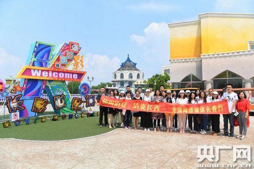 长影世纪城消夏灯彩嘉年华 绚丽登场