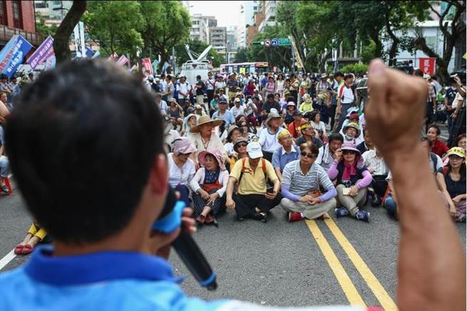 台作家：仇恨与无知毁掉蔡英文的政治前程