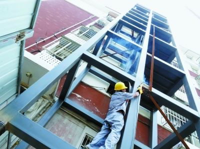 西城首个老旧小区外挂电梯8月底在灵境小区运行