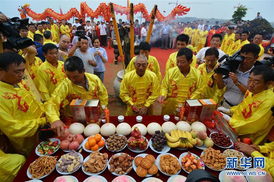 山东日照：渔民祭海祈福