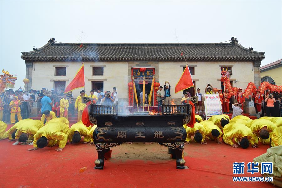 山东日照：渔民祭海祈福