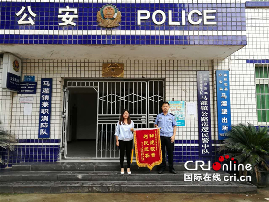 已过审【法制安全】车内财物失窃 警方三小时帮找回