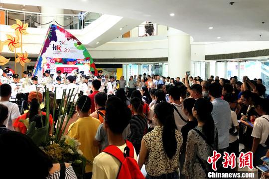 【聚焦重庆】香港警察乐队首次赴重庆演出