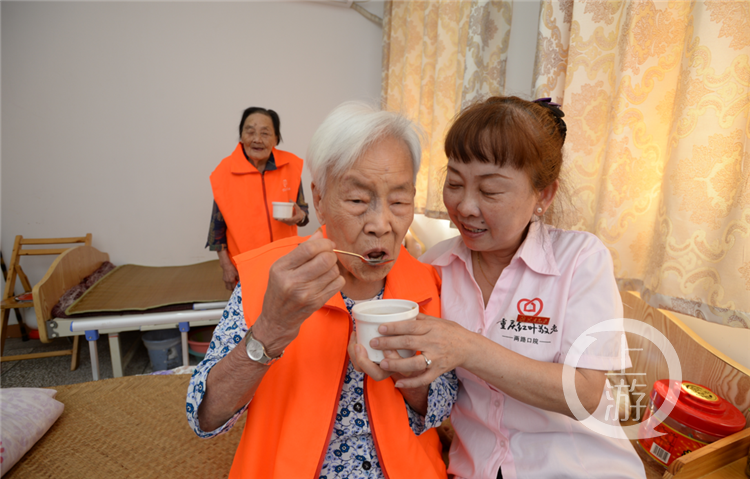 【社会民生 列表】高温天，老人们把日子过成了诗和远方