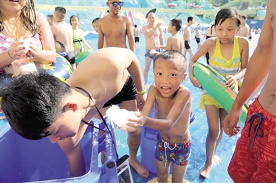 【要闻 列表】重庆市发布今夏首个高温中暑预警