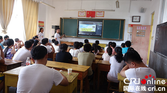 临沂沂水泉庄镇：大学生支教情暖山村娃_fororder_教授学生PS知识_副本