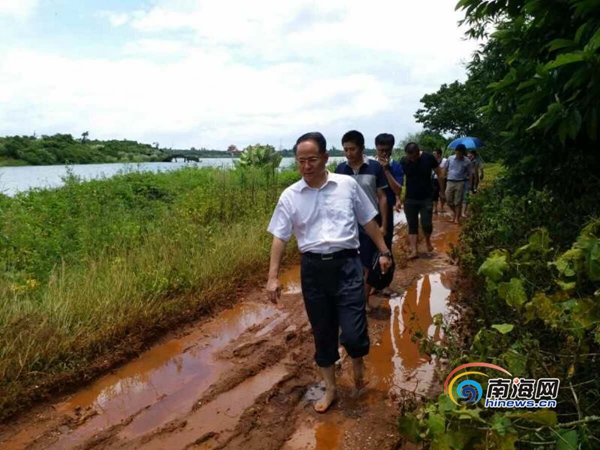 【琼岛动态】【即时快讯】海口非法地沟油加工点藏密林