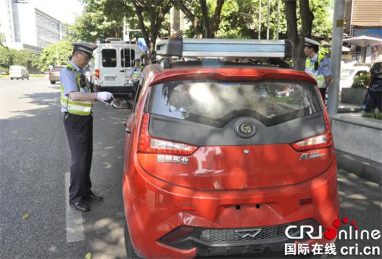 已过审【法制安全】渝中警方再掀“三轮车”整治高潮