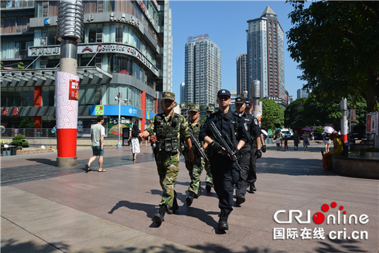 已过审【区县联动】【江北】江北民警坚守岗位 衣服汗湿了又晒干