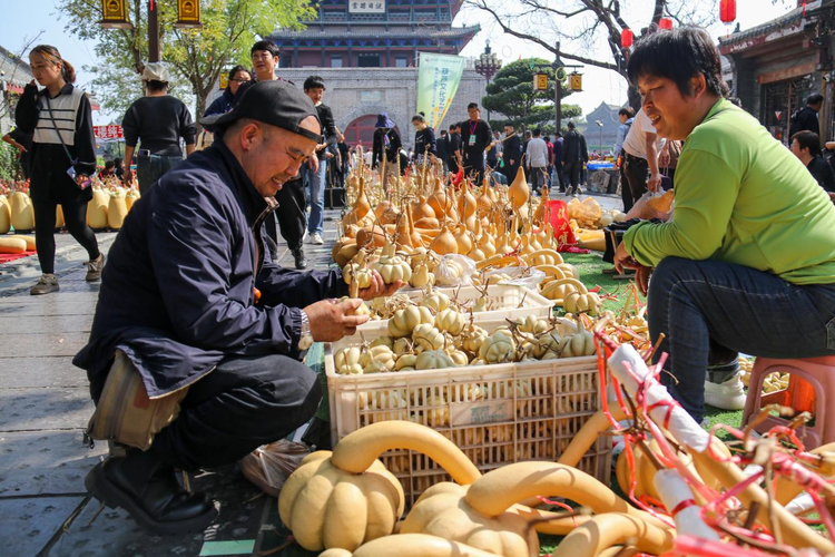 【齐鲁乡村 产业振兴】山东聊城：传统文化重焕华光 葫芦妙韵催兴产业新章