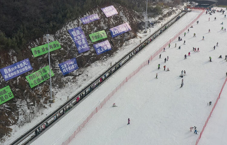 冰雪“热”再升温，浙江室内室外滑雪场人气爆棚