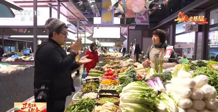 新春走基层丨菜市场里喝咖啡、品美食……走进这个“烟火气”打卡地