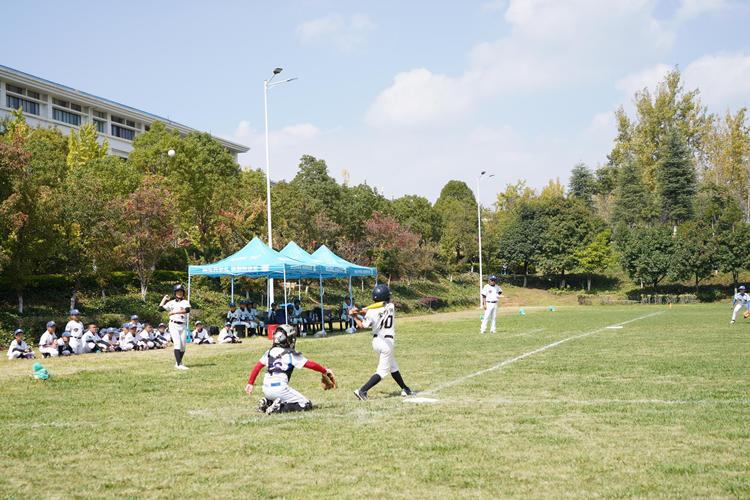 第五届海峡两岸学生棒球联赛（昆明站）暨  “彩云杯”两岸慢投垒球精英赛在昆明举办（两岸关系）