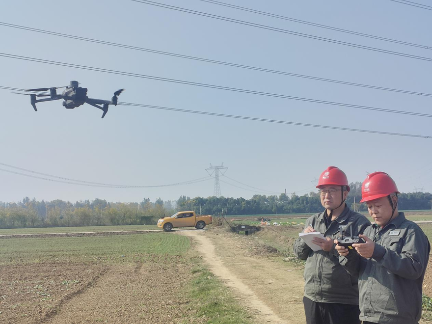 Nanyang City in Henan Province employs human-machine joint inspections to safeguard power grid security