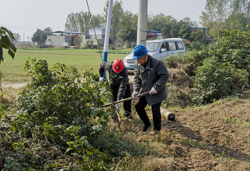 Community line guards become the main force in protecting rural power grids