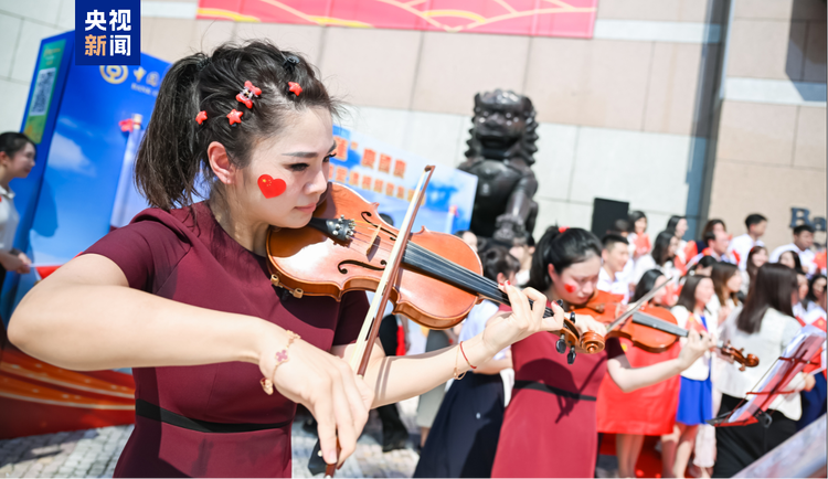 澳门各界同声歌唱祝福祖国：祖国好 澳门明天会更好